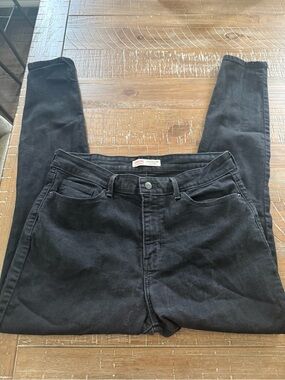 Levi's Black Skinny Jeans - Classic Five-Pocket Style